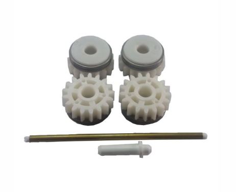 Four white plastic gears, a long 0.8mm steel rod, and a small white pin are arranged on a plain white background.