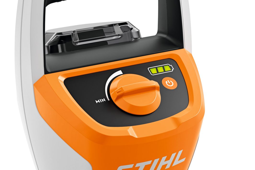 Close-up of a Stihl PKA 30.0 (AS) Pump head with orange control knob at minimum, power button, and three-bar battery indicator on white.