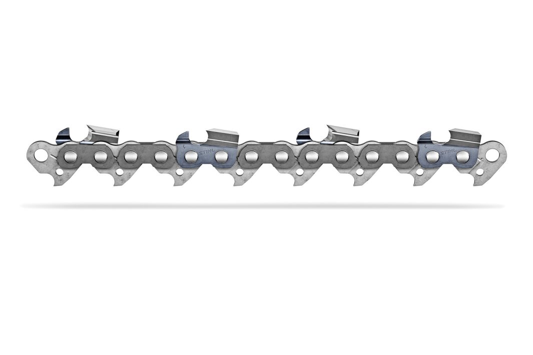 Close-up of a silver chainsaw chain with sharp cutting teeth, displayed on a white background.