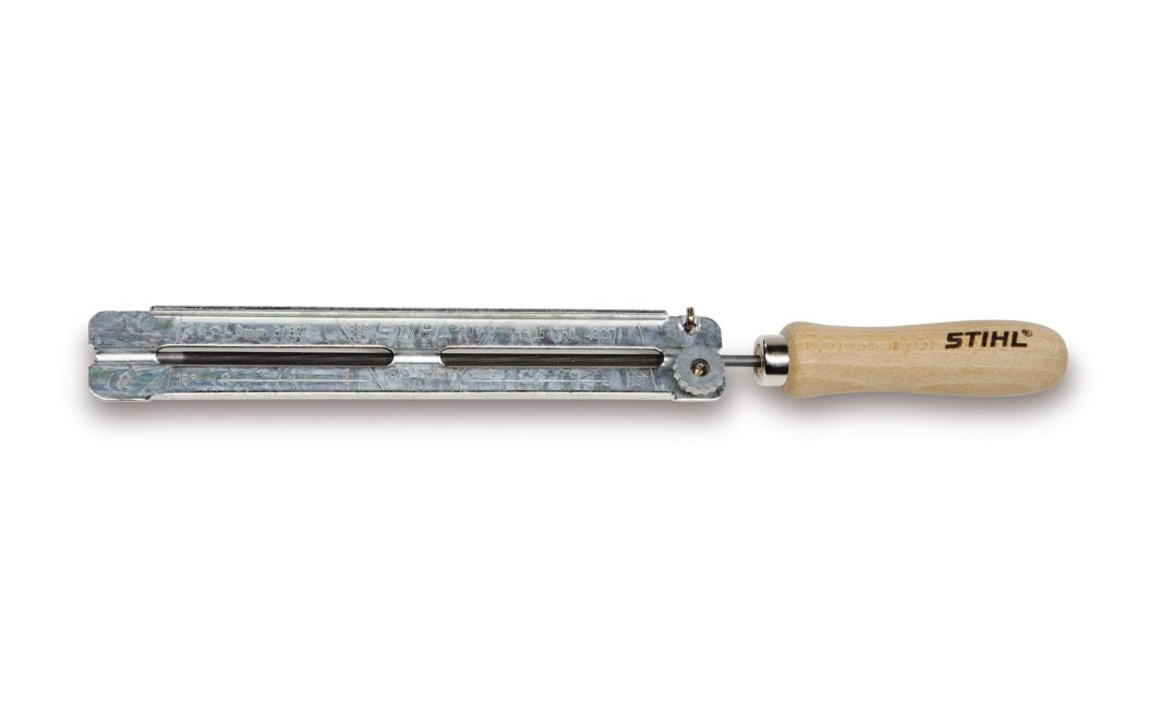 The Stihl File holder & .404" × 5.5mm round file is ideal for sharpening .404" chainsaw chains, ensuring precise results.