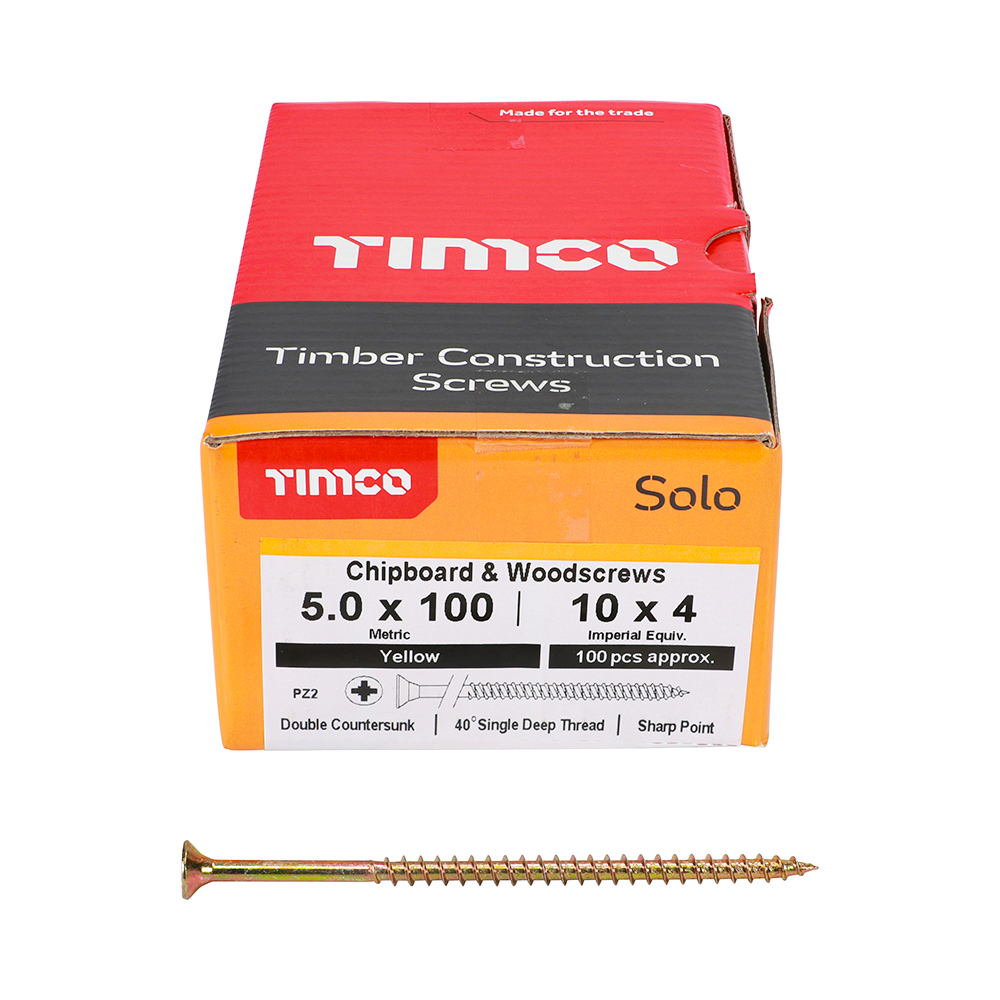 A box of Timco Solo chipboard and woodscrews with one screw in front. The screws are 5.0 x 100 mm, yellow, double countersunk.